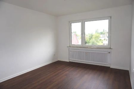 Klassische 3-Zimmer-Wohnung mit Loggia in zentraler Lage von Leverkusen-Schlebusch! - Photo 2