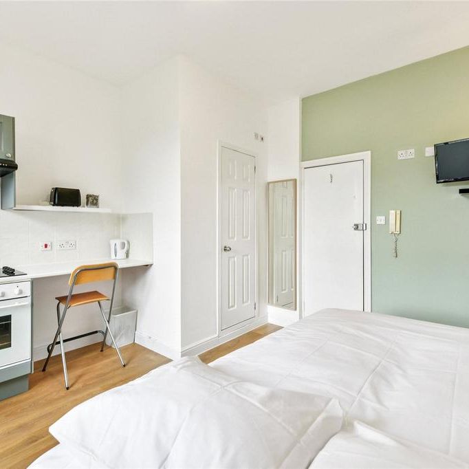 Studio to rent - Photo 1