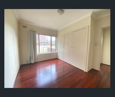 BUS STOP AT DOOR STEP - Photo 1