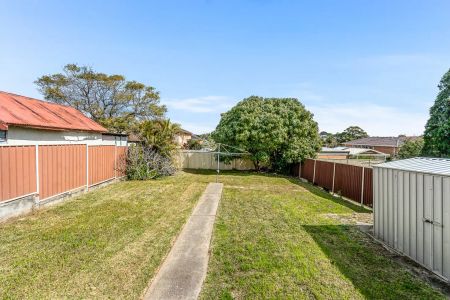 “3 BEDROOM FAMILY HOME” - Photo 4