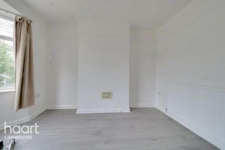 4 bedroom semi-detached house to rent - Photo 3