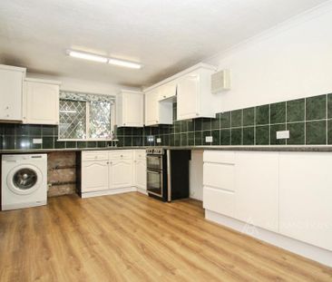 3 bedroom detached house to rent - Photo 2