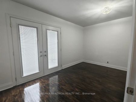 Detached Home For Lease | E8109848 - Photo 2