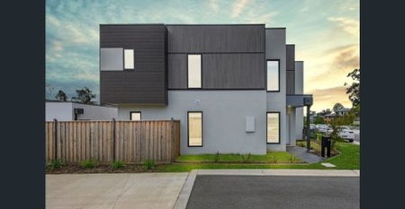 Modern 3-Bedroom Town House! - Photo 3