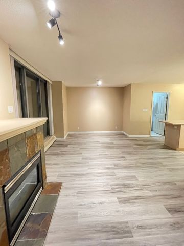 Exquisite 2 bedroom 2 bath condo located in downtown West! - Photo 2