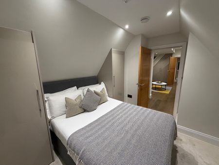 1 Bed Flat, London, W5 - Photo 3