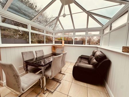 Gorgeous Edwardian house set on the summit of a hill, with commanding views of the River Severn Room 5 - Photo 4