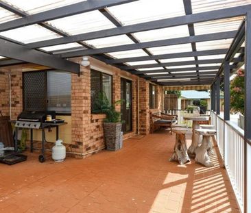 4 Bedroom Home within Walking Distance to a Park and Major Shopping... - Photo 5