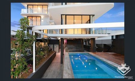Prestige Beachfront Penthouse $4,500/week - Photo 4