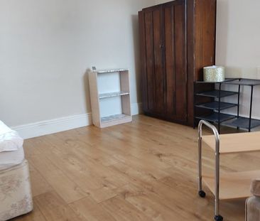 Room in a Shared House, Loughborough Road, NG2 - Photo 3