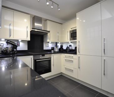 2 bedroom flat to rent - Photo 6