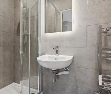 3 bedroom flat to rent - Photo 4