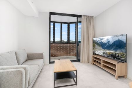 Modern | Furnished, designer studio for lease - Photo 3