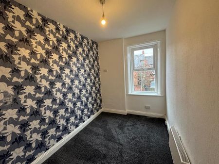 3 bedroom flat to rent - Photo 3