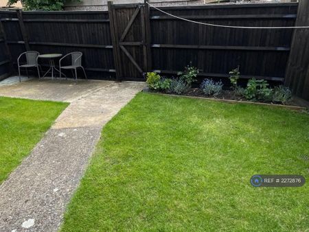 1 bedroom in a house share to rent - Photo 3