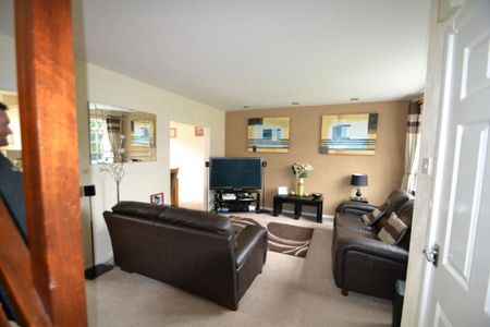 3 bedroom semi-detached house to rent - Photo 4