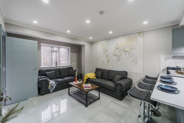 8 Bed Semi-Detached House, Charter Avenue, CV4 - Photo 1