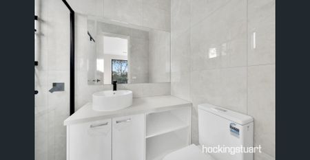 BEAUTIFUL FAMILY HOME - Photo 4