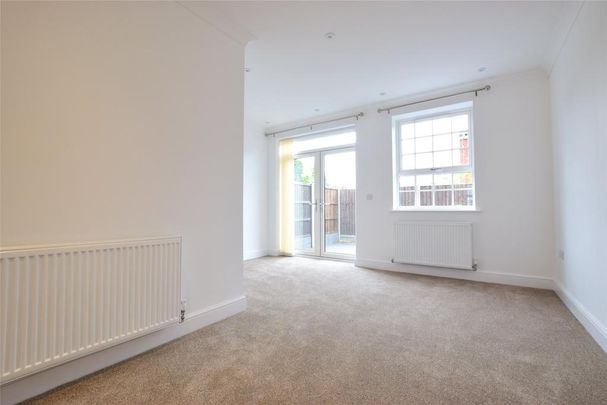 3 bedroom end of terrace house to rent - Photo 1