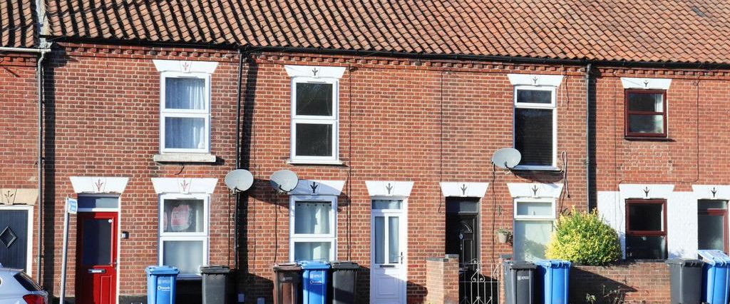2 bedroom terraced house to rent - Photo 1