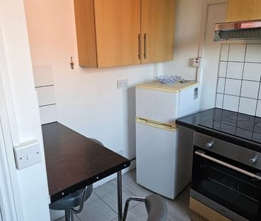 2 Bed Flat, Cricklewood Broadway, NW2 - Photo 1