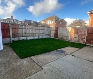 Langley Road, Branksome - Photo 4