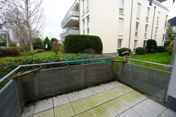 Ruhige Terrassenwohnung mit Blick ins Grüne und Einbauküche! - Photo 1