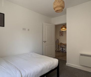 2 bedroom flat to rent - Photo 4