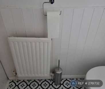 3 bedroom semi-detached house to rent - Photo 5