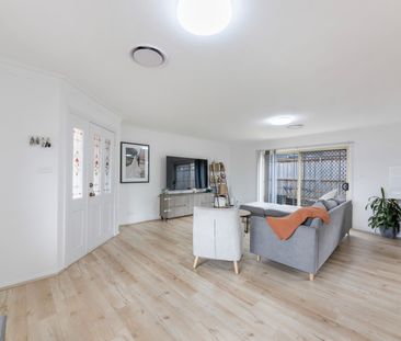 Air-Conditioned Two-Bedroom Villa Gas Cook-Top and Single Garage! - Photo 1