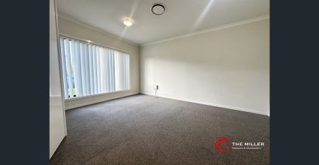 Modern House right next to Shopping Centre! - Photo 4