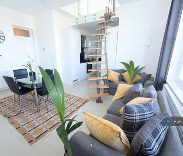 1 bedroom in a flat share to rent - Photo 2