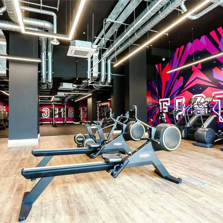 STUDIO APARTMENT | AVAILABLE NOW | LAST UNITS | PARKING AVAILABLE | PRIME LOCATION | 24-HOUR CONCIERGE | RESIDENTS GYM - Photo 1
