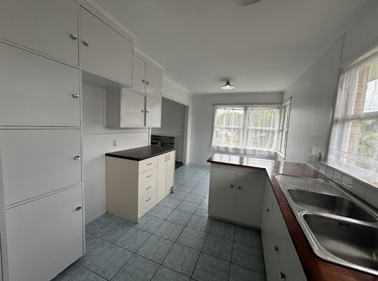 Available NOW - 3 Bedrooms School Zone, Recently Renovated - Photo 1