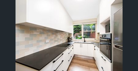 Spacious 2 Bedroom Garden-Set Apartment in a Quiet, Ultra-Convenient Location - Photo 3