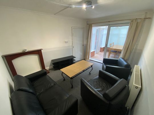 4 Bed Terraced House, Mayors Croft, CV4 - Photo 1