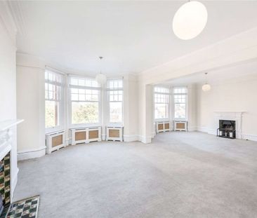 Spacious period apartment within a sought after mansion block in Ch... - Photo 1