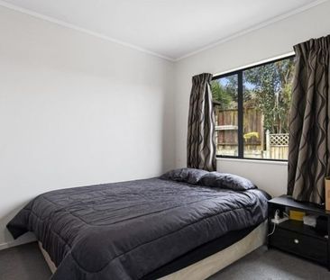Three Bedroom Family Home In Welcome Bay - Welcome Bay - Photo 5