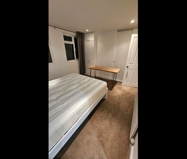 Room in a Shared House, Thurso Street, SW17 - Photo 2