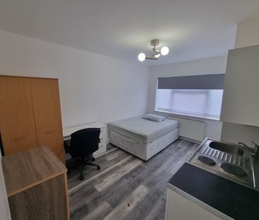 Studio Flat, Sunny Gardens Parade, NW4 - Photo 2