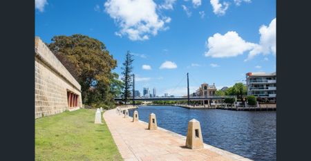 SPACIOUS FURNISHED ONE BEDROOM APARTMENT ON BROWN ST - Photo 4