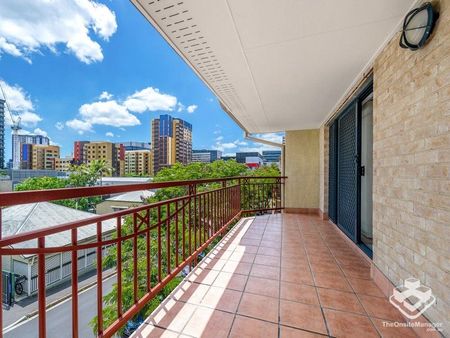 Large and Comfortable 1BR in City Fringe Oasis - Photo 4