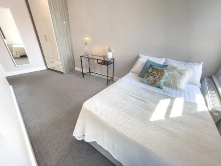 5 bedroom terraced house to rent - Photo 4