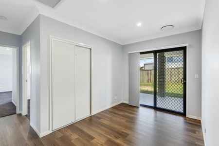 118 Webcke Crescent - Photo 5