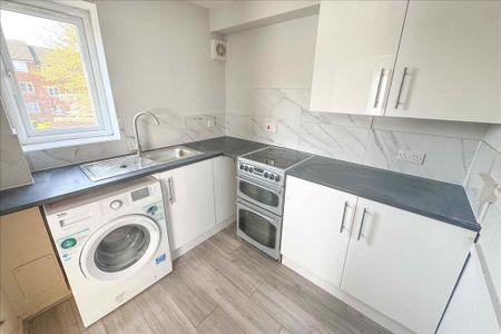 Studio to rent - Photo 2