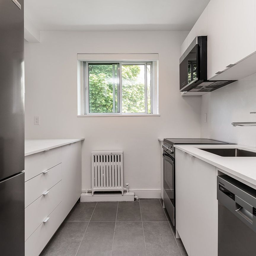 39 Riverwood Parkway - Photo 1