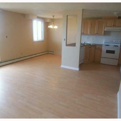 Great 2 bdrms apartment for rent off Centre ST NW! - Photo 3