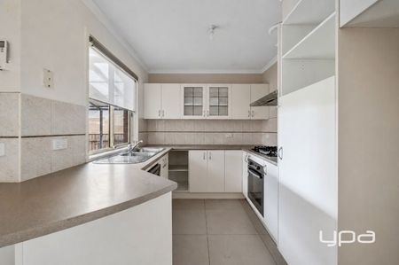 Spacious Four-Bedroom Family Home in a Prime Location - Photo 3