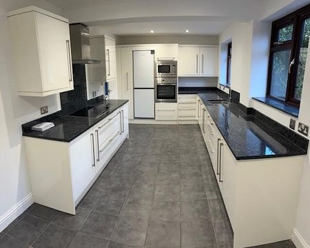 4 bedroom detached house to rent - Photo 3