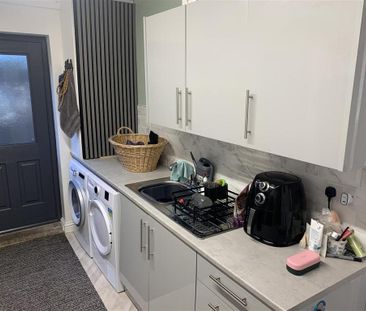 4 bedroom detached house to rent - Photo 3